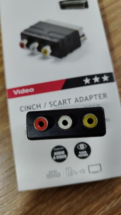 Adaptor video Vivanco RCA/SCART.