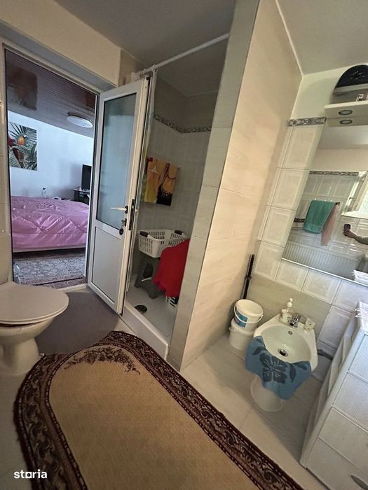 De vanzare casa in Roman cu 4 camere, suprafata de 230mp, 92.000euro