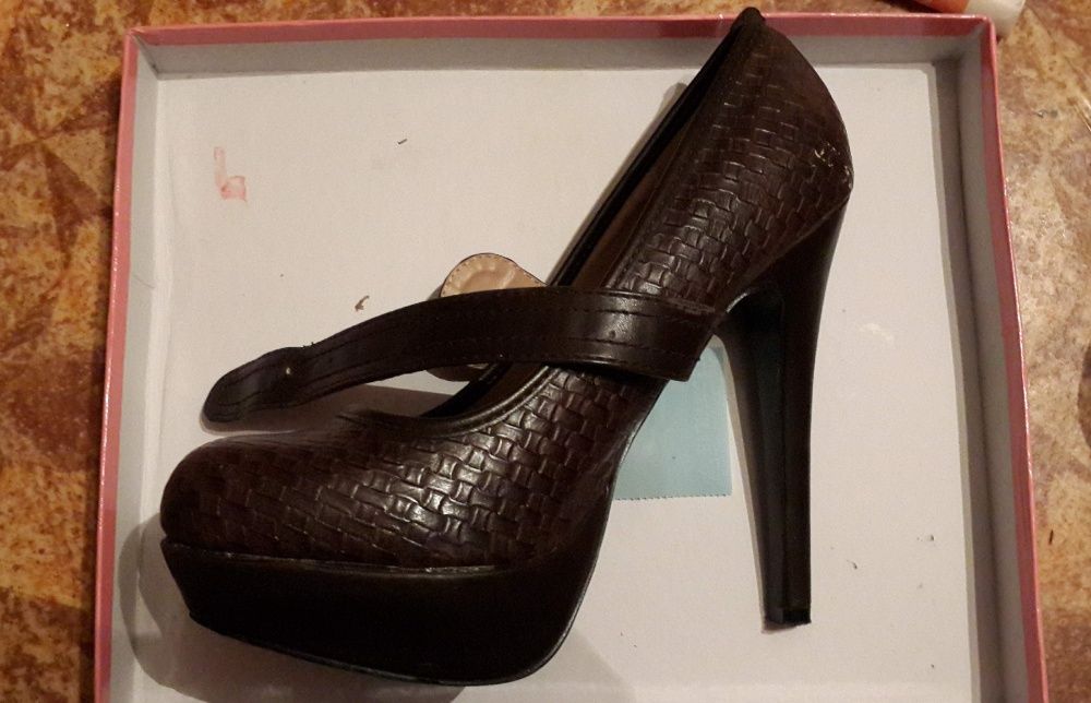 Красивые туфли на платформе