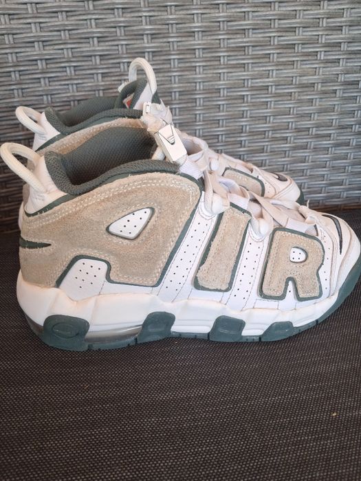 Vând adidași Nike Uptempo marimea 38