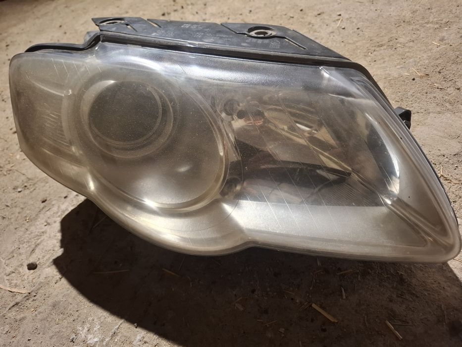 Far dreapta Passat B6 în stare impecabila