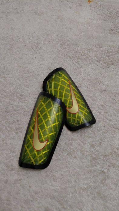 Щитки Nike для футбола