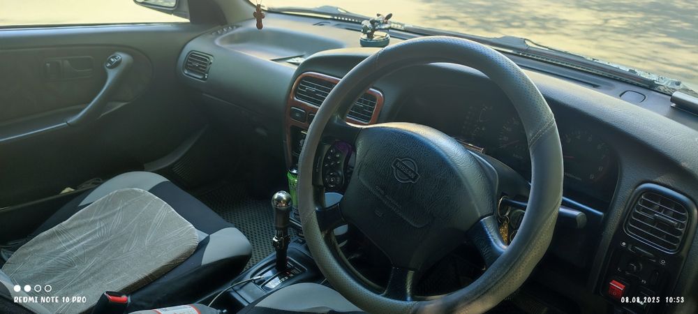 Nissan Avenir 1995