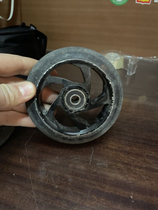 Продавам колела за тротинетка за трикове с размер 110