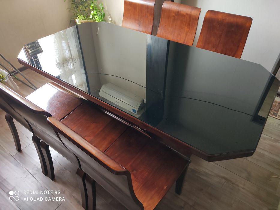 Срочно продаю  стол и стулья