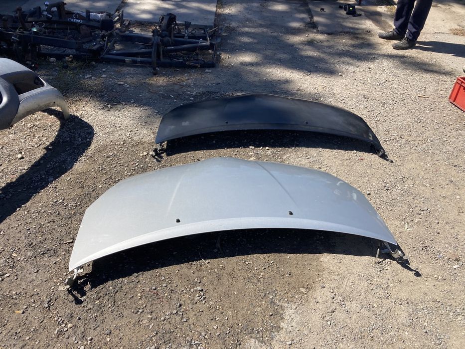 Предни капаци за Тойота Корола Версо 2004- 2008г