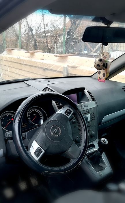 Proprietar vând Opel Zafira B