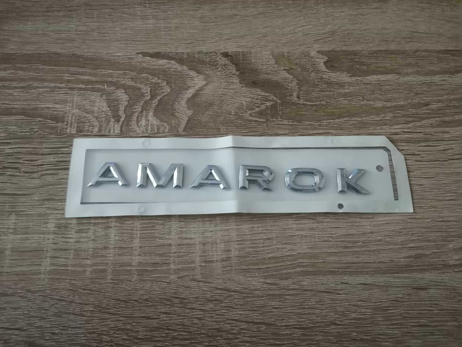 сребрист надпис Volkswagen Amarok нов шрифт