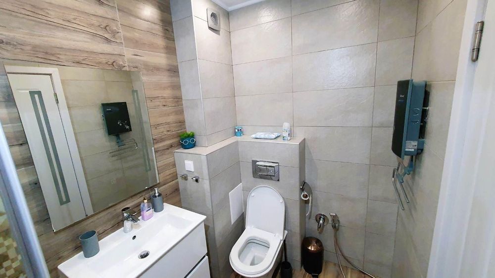 Дава се под наем Тристаен апартамент в Варна, Център - 90 кв.м за 716 € - Снимка #8