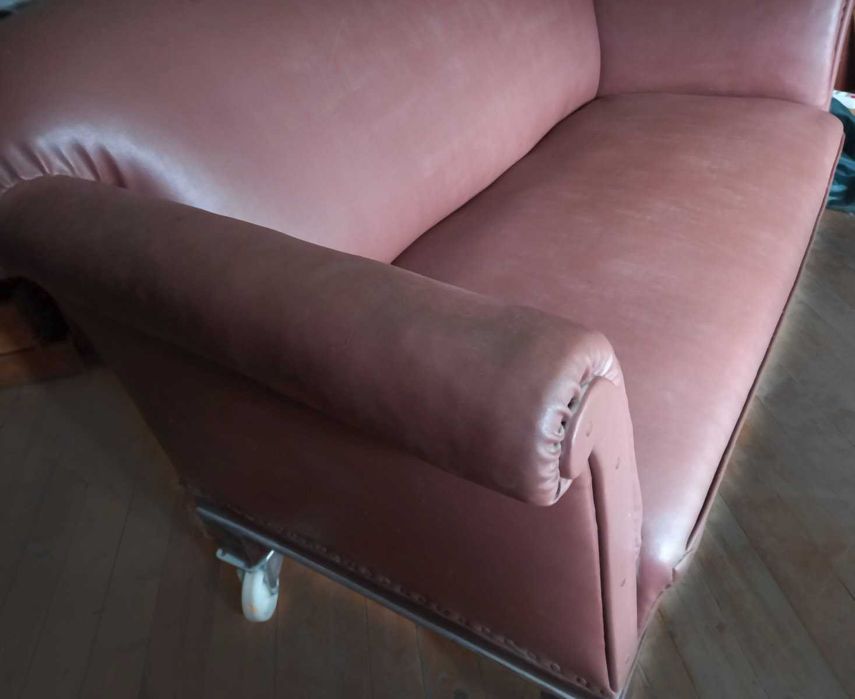 Стар наскоро претапициран диван - масив, кожа - 160х80х90 см