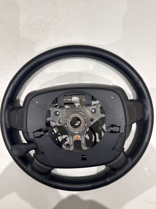 Toyota Prius кожен волан Тойота Приус