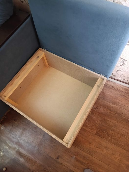 Срочно диван угловой