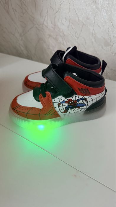 Кроссовки детские