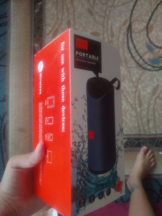 Красный и удобный колонка