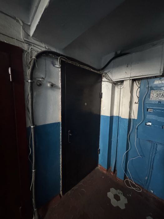 Продам входную дверь металлическую