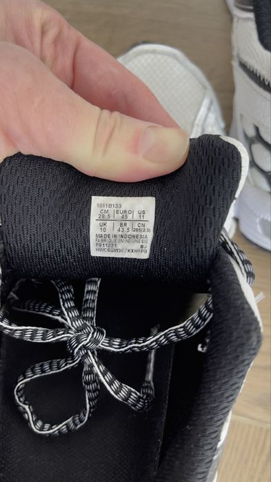 Продам кроссовки asics