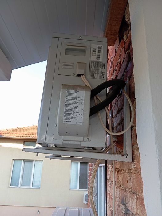 Климатик HISENSE CA25YR03G/ CA25YR03W много добро състояние