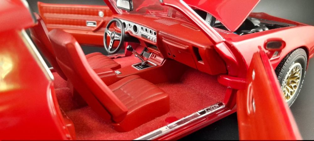 Macheta 1/18 Pontiac Firebird 1 977  Auto World