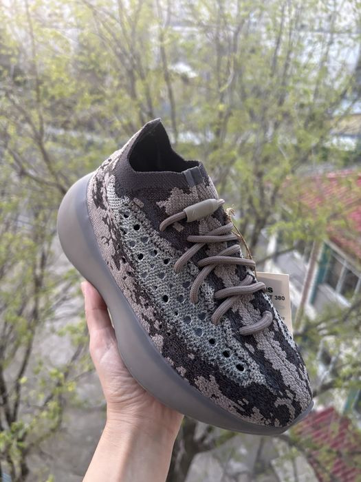 Adidasi noi yeezy boost 380 marimea 4.5 uk