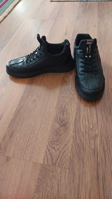 Продам кроссовки.