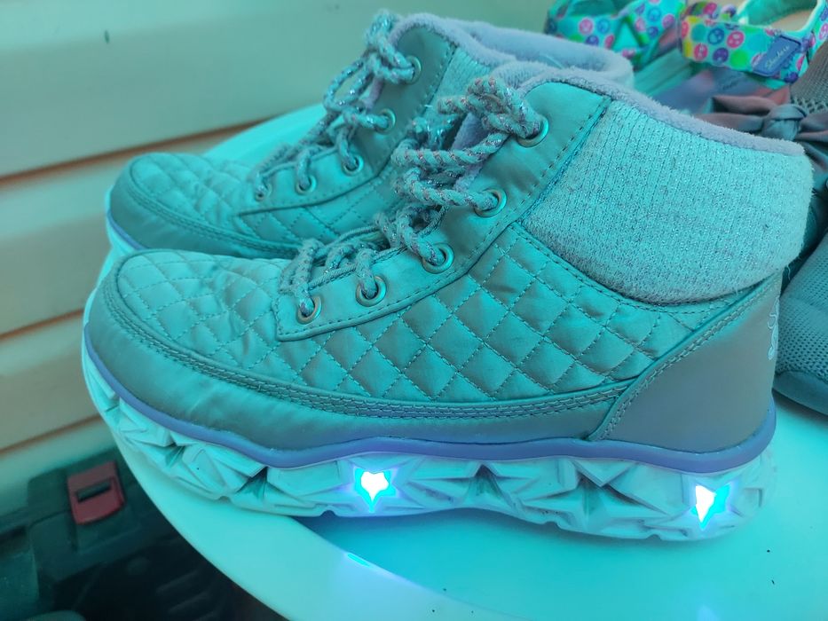 Кроссовки ботинки Sketchers для девочки 35 размер