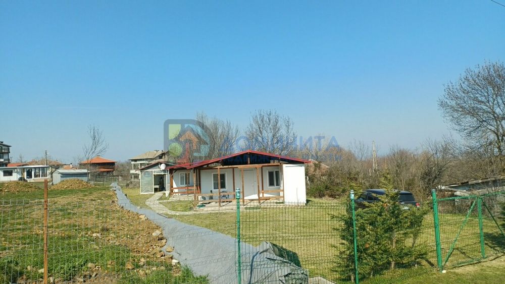 Атрактивен имот в с. Писменово общ. Приморско