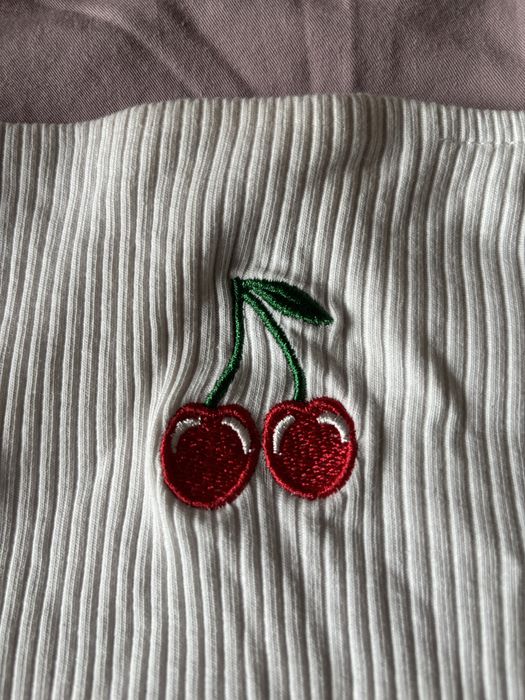 Бял потник с бродерия