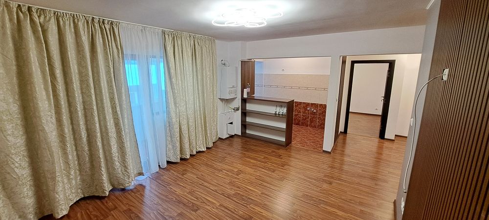 Apartament 2 camere, decomandat, etaj 4/5 Complex Rezidențial Poienița, lângă Liceul Unirea