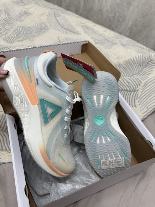 Женские беговые кроссовки peak