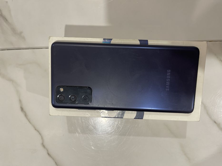 Samsung s20 FE продам