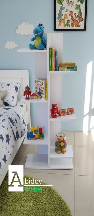 Стеллаж можно использовать как в детской комнате, так и в прихожей