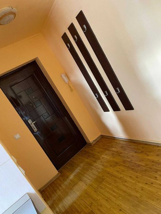 Vand ap cu 2 camere, zona f buna si linistita!