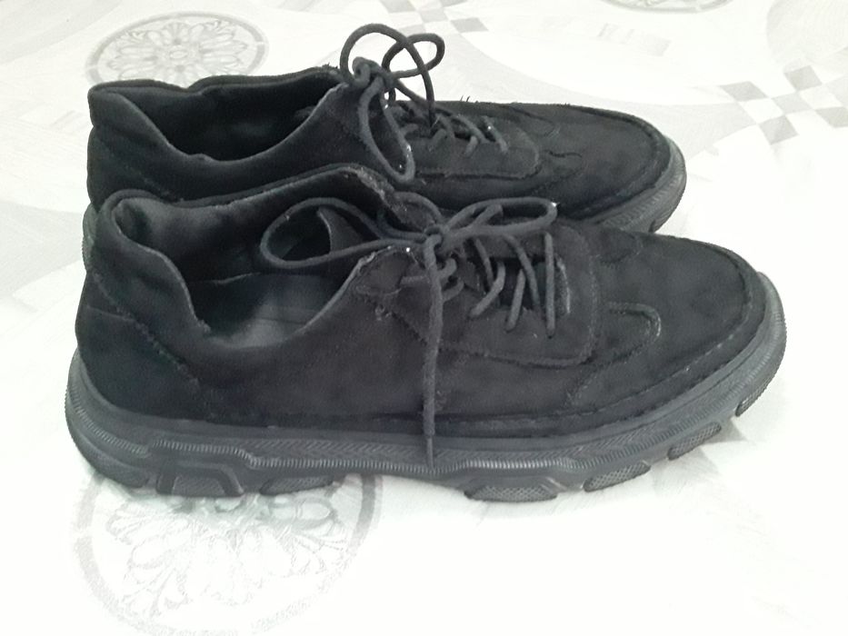 кроссовки .замшевые.р.40.