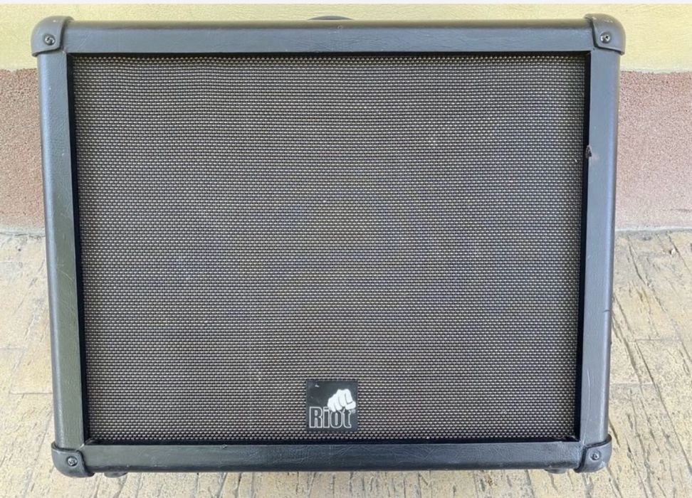 Riot Sonic  Eminence cabinet chitara