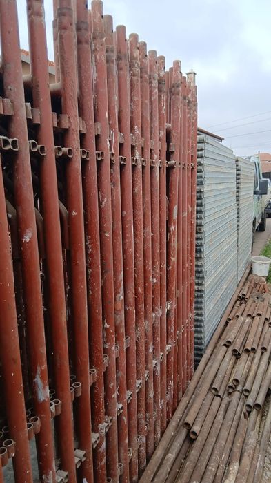 Închiriez schelă și Popici metalici 2 Ron