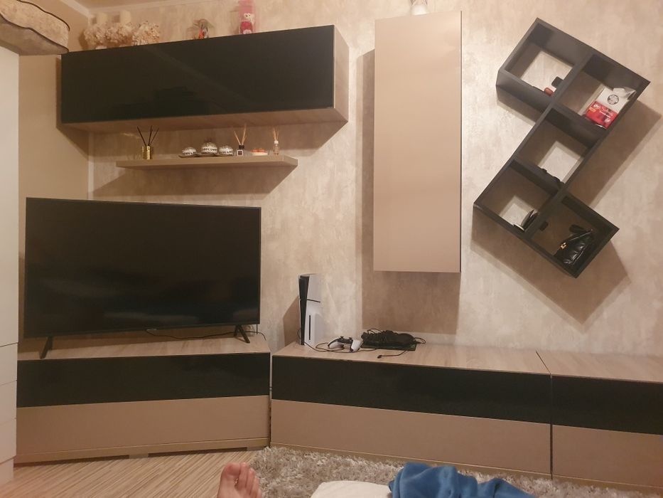 Vând mobila de sufragerie