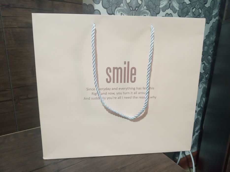 Подарочные пакеты разных размеров.