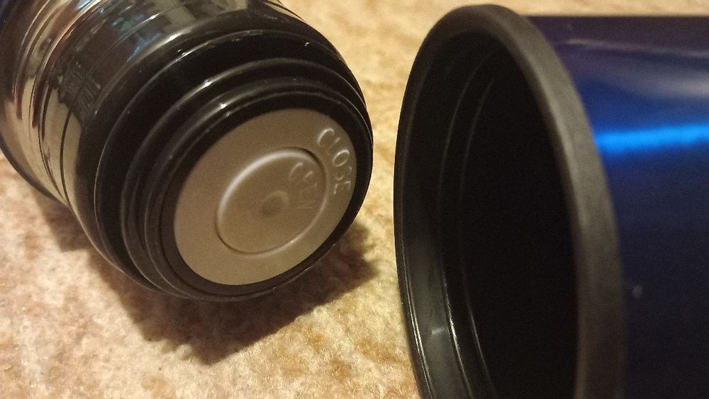 Метална мерителна лъжица и нов термос