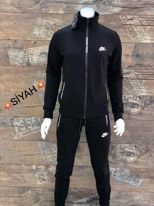 Дамски спортни екипи