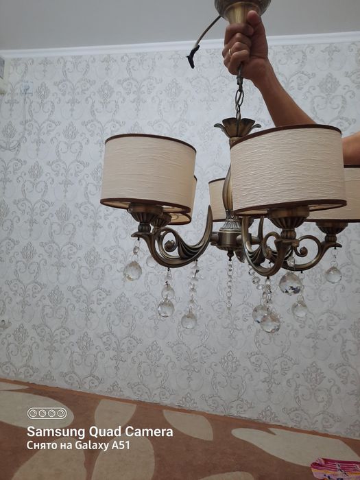 Продам люстру пятирожковую