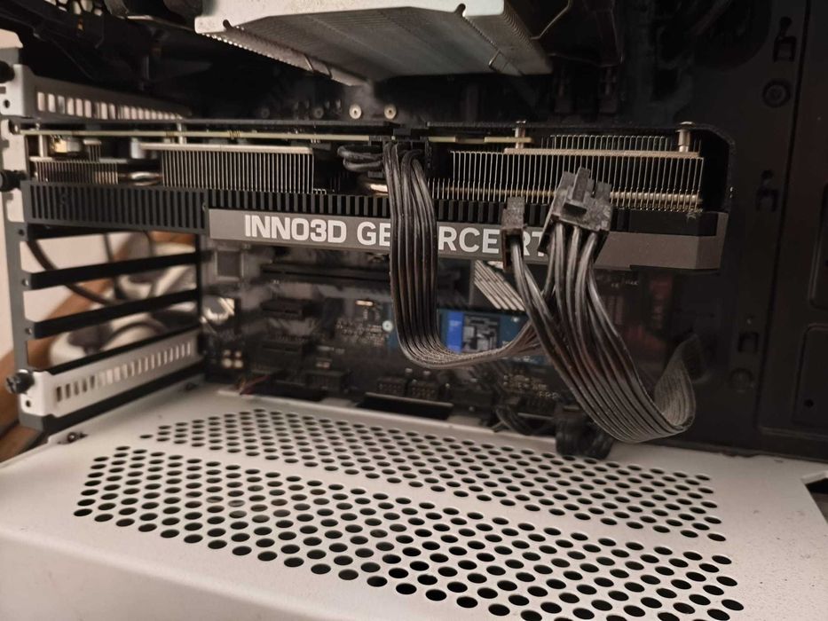 RTX 4070 Inno3D Twin X2