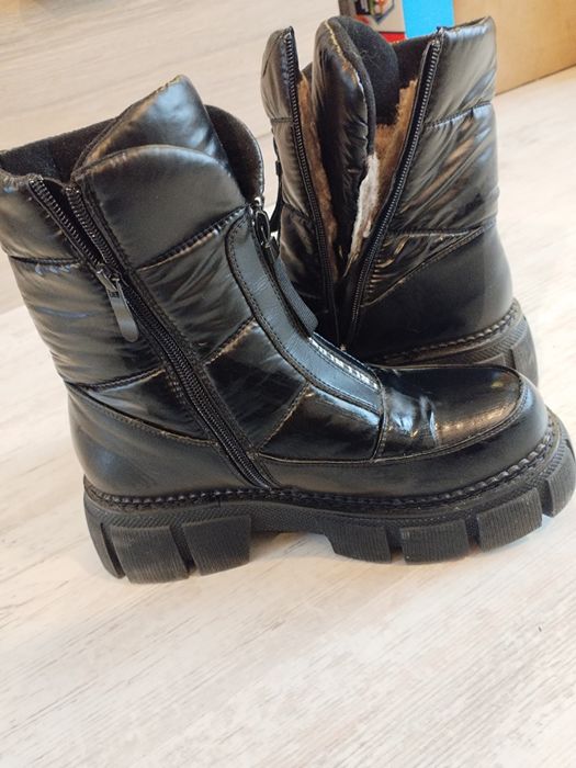 Обувки и ботуши.