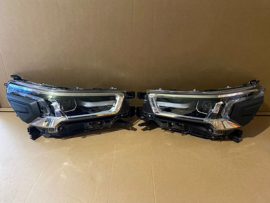 Фары Toyota Hilux Revo