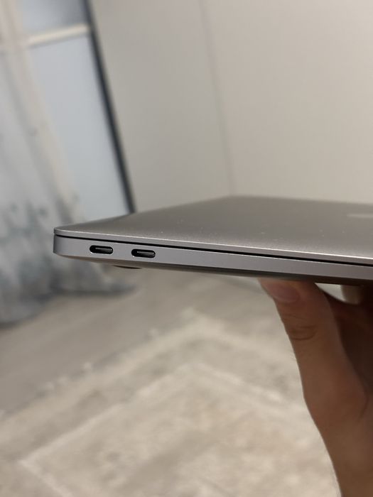 MacBook Air M1 8/256