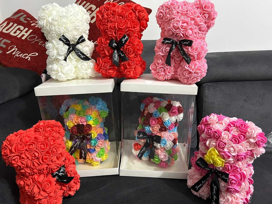 Cadouri Ursulet din trandafiri de sapun multicolor  25 cm