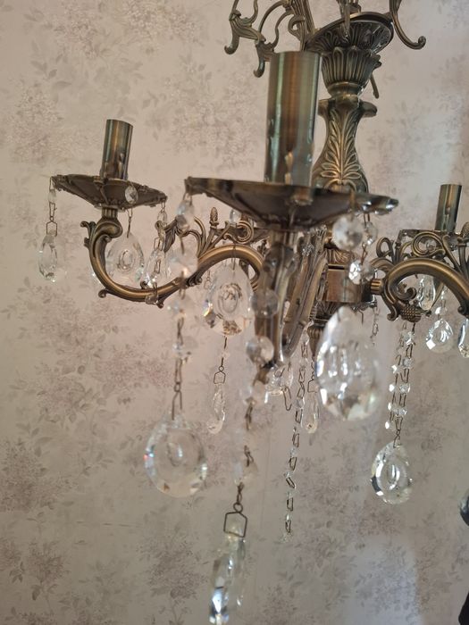 Продам срочно люстра хрустальная.