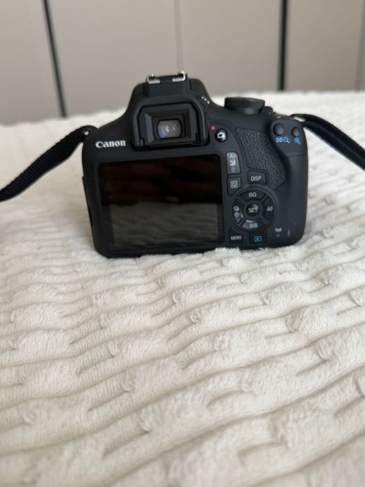 Canon EOS 2000D