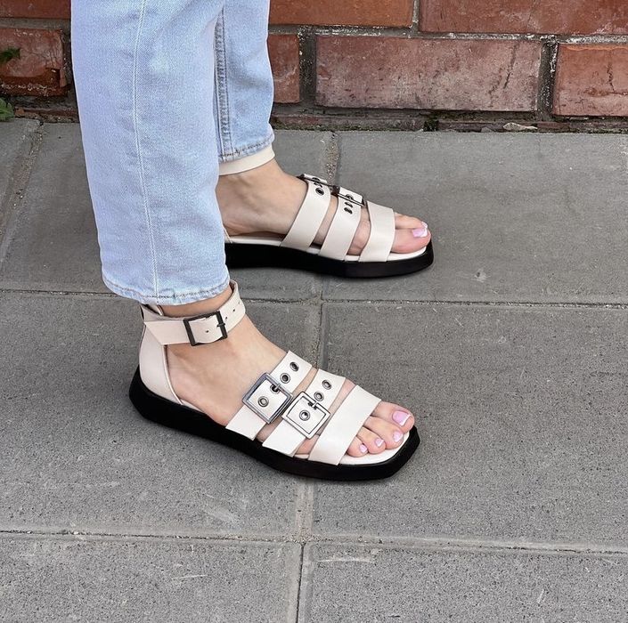 Продам кожаные сандалии