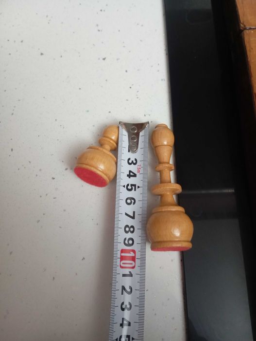 Шах с големи дървени фигури