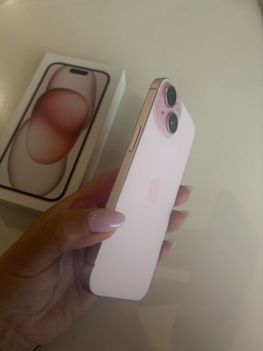 Vand iphone 15 roz impecabil
